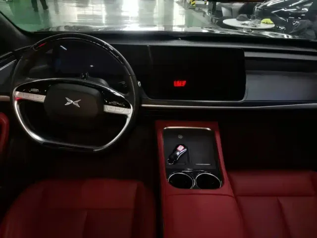 Xpeng P7 — Фото автомобиля 9