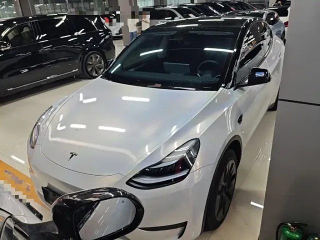 Фотография автомобиля — Tesla Model Y