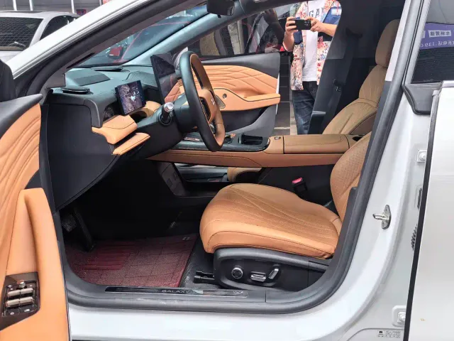 Geely Galaxy Xingyao 8 — Фото автомобиля 4