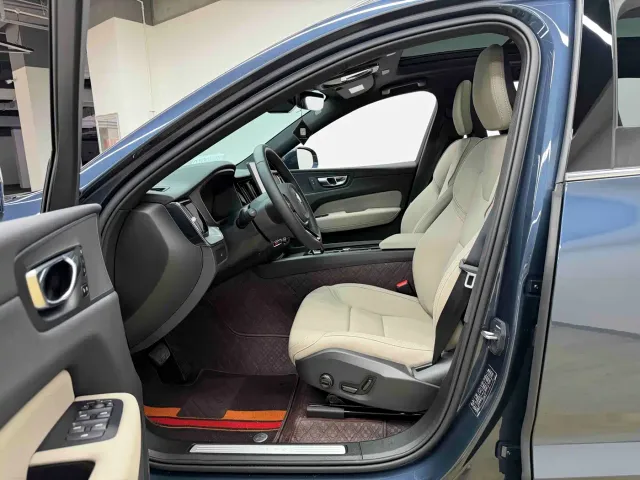 Volvo XC60 — Фото автомобиля 7