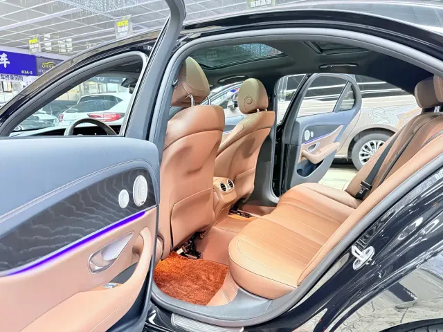 Mercedes-Benz E-Class — Фото автомобиля 14