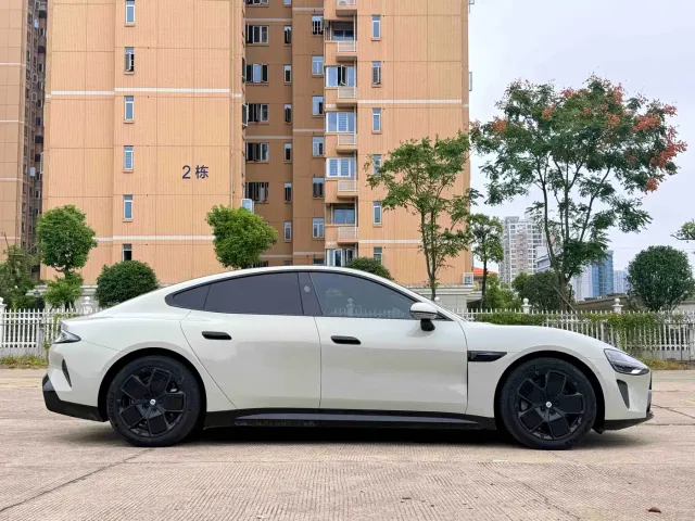 Xiaomi SU7 — Фото автомобиля 12