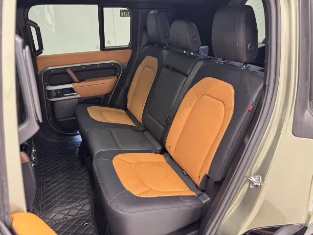 Land Rover Defender — Фото автомобиля 18