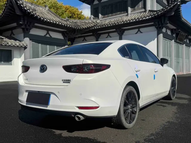 Mazda Axela — Фото автомобиля 6