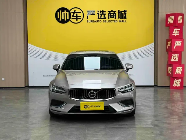 Volvo S60 — Фото автомобиля 3
