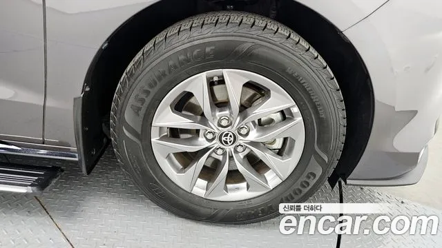 Toyota Sienna — Фото автомобиля 5
