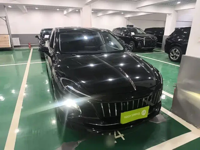 Hongqi E-QM5 — Фото автомобиля 3