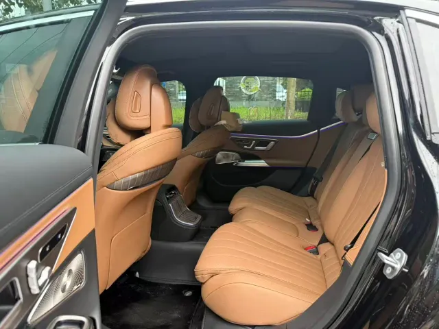 Mercedes-Benz E-Class — Фото автомобиля 3