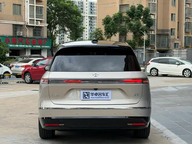 Nio ES8 — Фото автомобиля 5