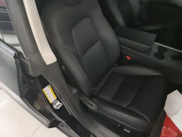 Tesla Model 3 — Фото автомобиля 24