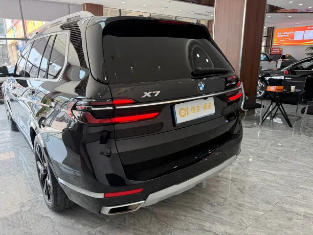 BMW X7 — Фото автомобиля 4