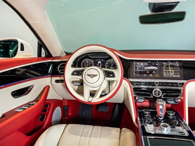 Bentley Flying Spur — Фото автомобиля 12