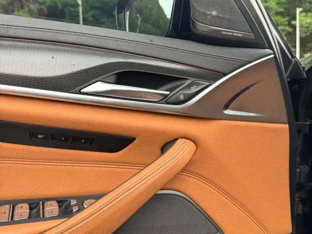 BMW 5 Series — Фото автомобиля 10