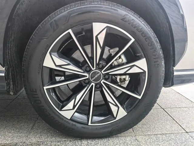 Roewe RX5 — Фото автомобиля 17