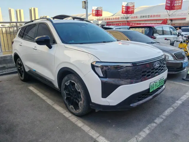 Ford Lingrui — Фото автомобиля 3