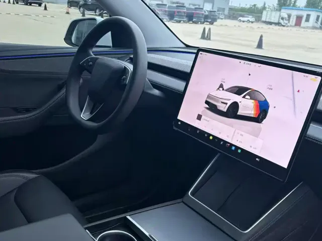 Tesla Model Y — Фото автомобиля 4