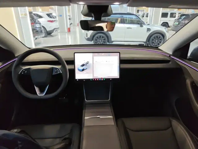 Tesla Model Y — Фото автомобиля 9