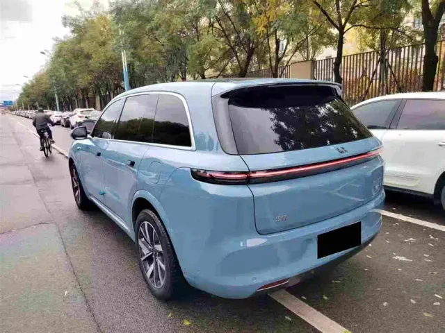 Li Auto L8 — Фото автомобиля 8