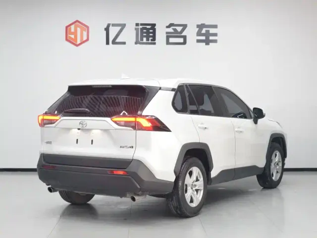 Toyota RAV4 — Фото автомобиля 19