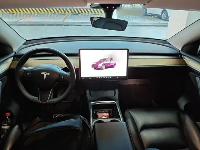 Tesla Model Y — Фото автомобиля 9