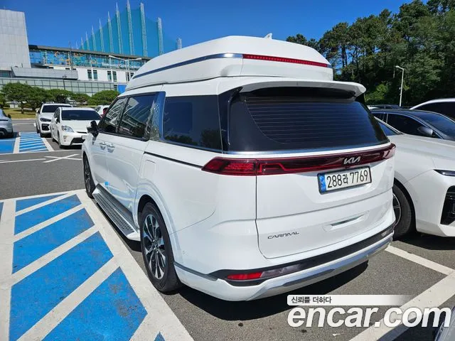 Kia Carnival Generation 4 — Фото автомобиля 3