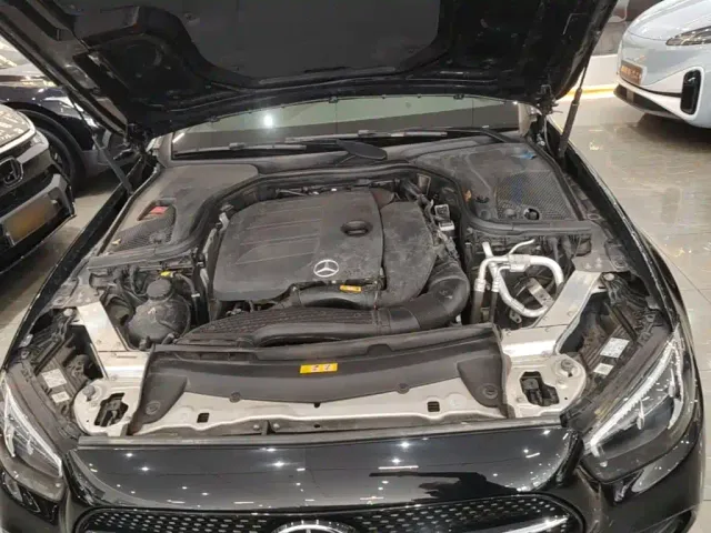 Mercedes-Benz E-Class — Фото автомобиля 19