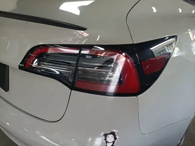 Tesla Model 3 — Фото автомобиля 7