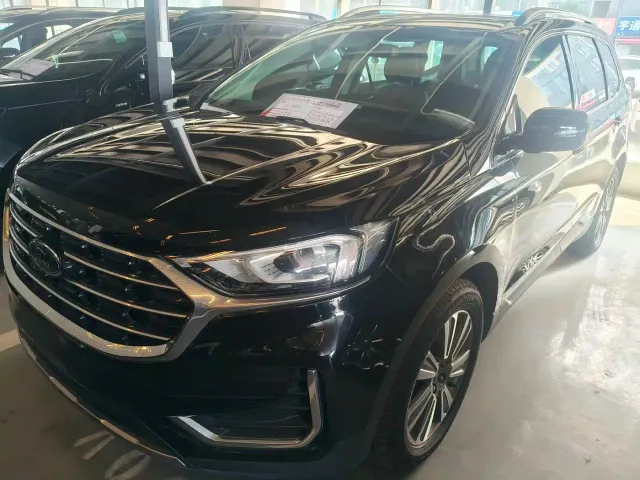 Ford Edge — Фото автомобиля 3