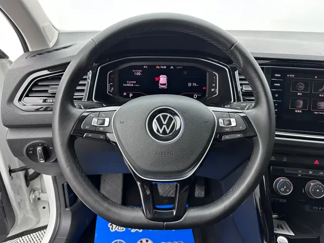 Volkswagen T-Roc — Фото автомобиля 16