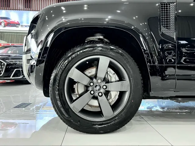 Land Rover Defender — Фото автомобиля 26