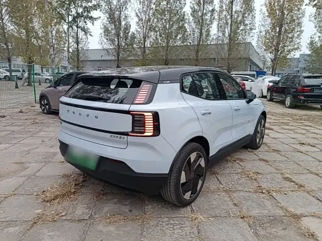 Volvo EX30 — Фото автомобиля 6
