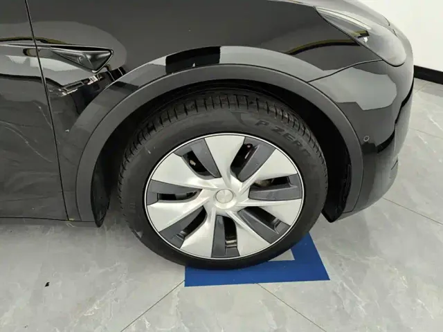 Tesla Model Y — Фото автомобиля 6
