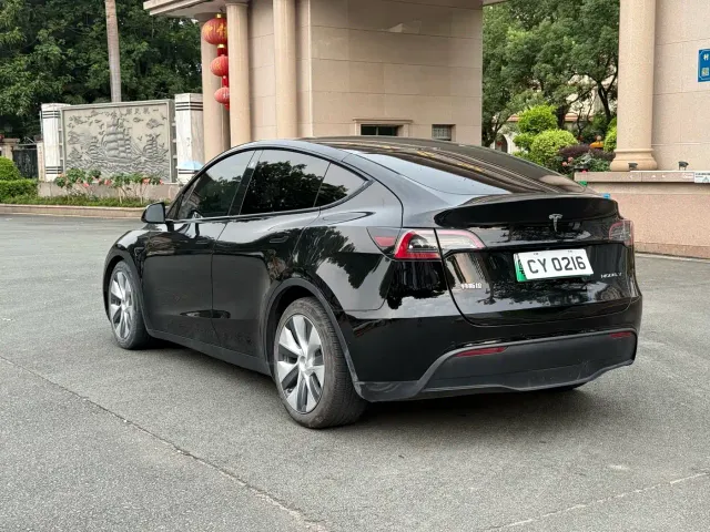Tesla Model Y — Фото автомобиля 7