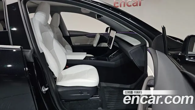Tesla Model Y — Фото автомобиля 24