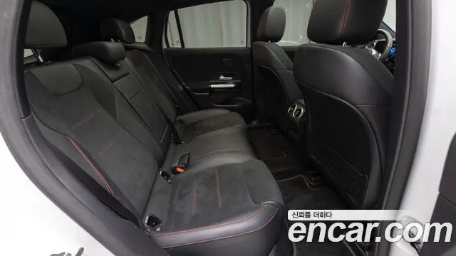 Mercedes-Benz EQA — Фото автомобиля 10