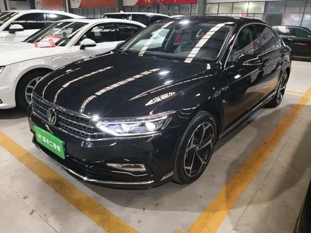 Фотография автомобиля — Volkswagen Magotan