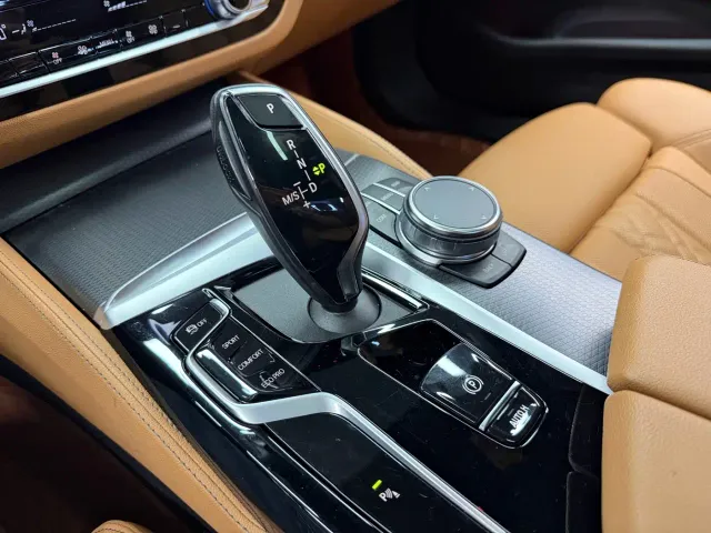 BMW 5 Series — Фото автомобиля 16