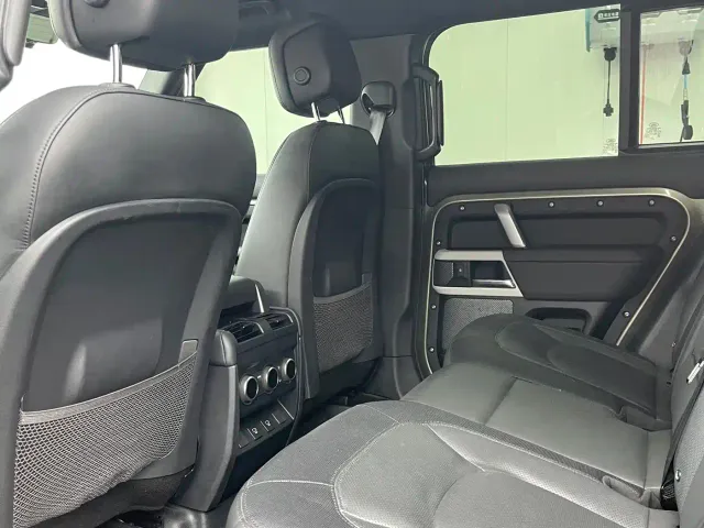 Land Rover Defender — Фото автомобиля 5