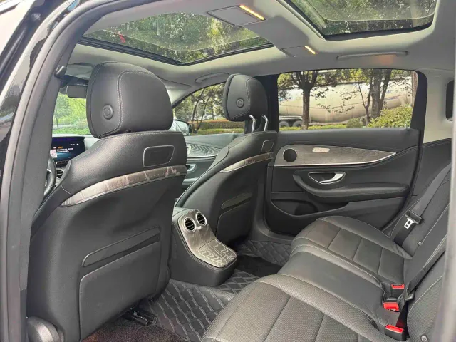Mercedes-Benz E-Class — Фото автомобиля 8
