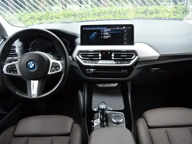 BMW iX3 — Фото автомобиля 15