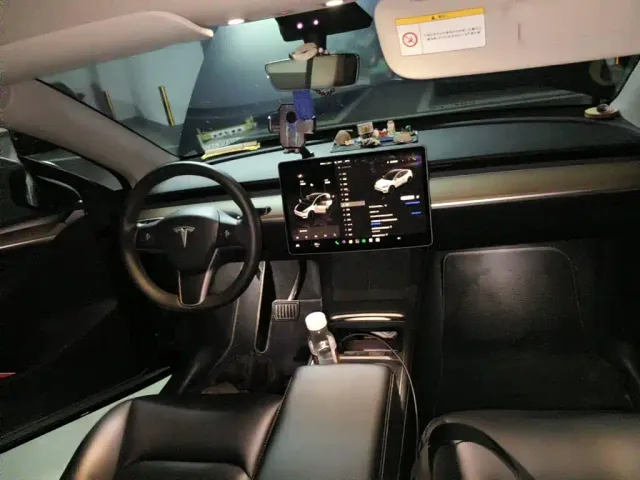 Tesla Model Y — Фото автомобиля 12