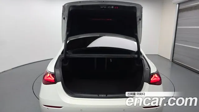 Mercedes-Benz E-Class — Фото автомобиля 19
