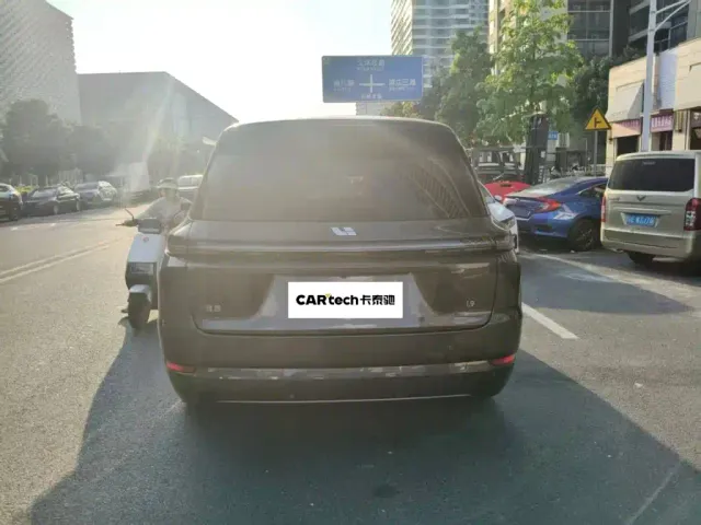 Li Auto L9 — Фото автомобиля 12