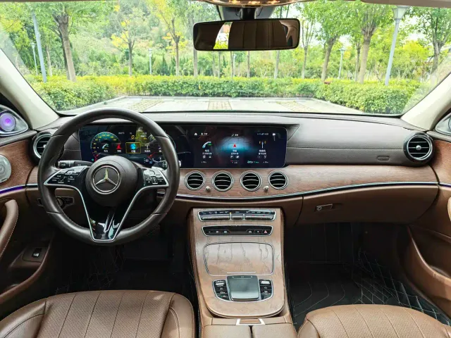 Mercedes-Benz E-Class — Фото автомобиля 8