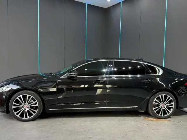 Jaguar XFL — Фото автомобиля 5