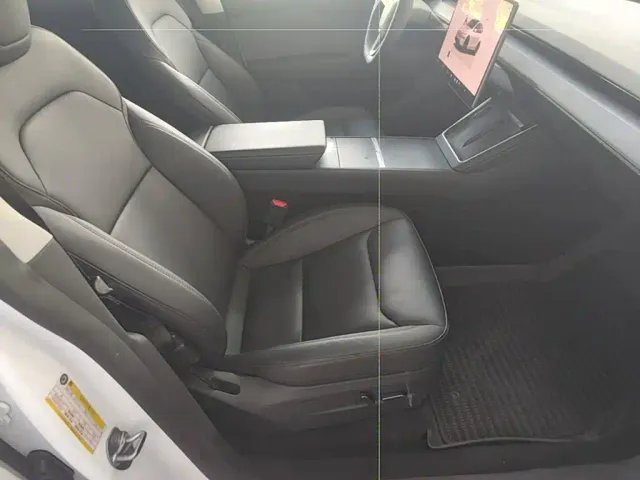 Tesla Model Y — Фото автомобиля 24