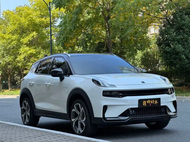 Lynk & Co 06 — Фото автомобиля 3