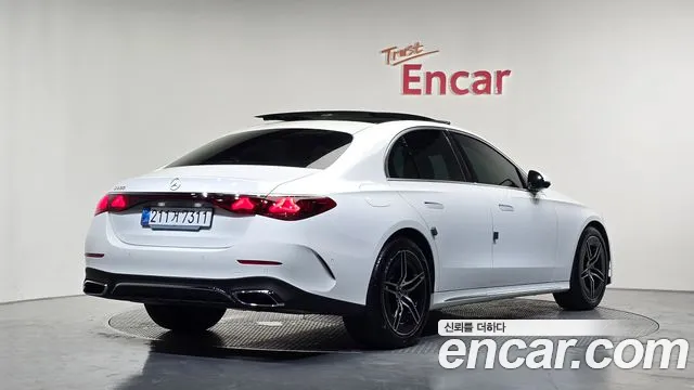 Mercedes-Benz E-Class — Фото автомобиля 2