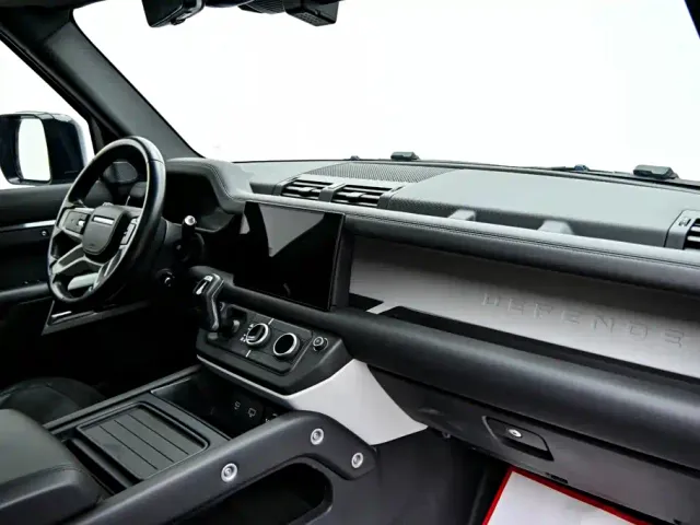 Land Rover Defender — Фото автомобиля 16