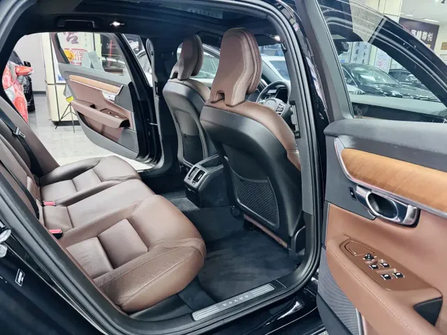 Volvo S90 — Фото автомобиля 10
